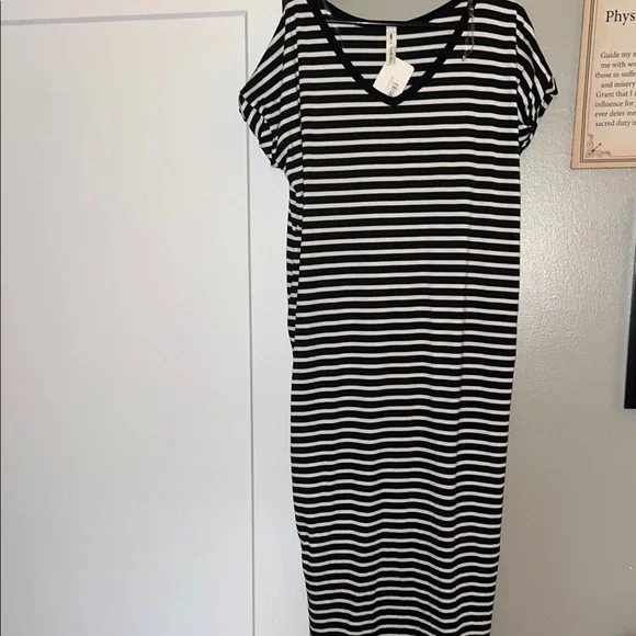 Vanilla Bay Striped Maxi Dress black- large - Picture 1 of 6